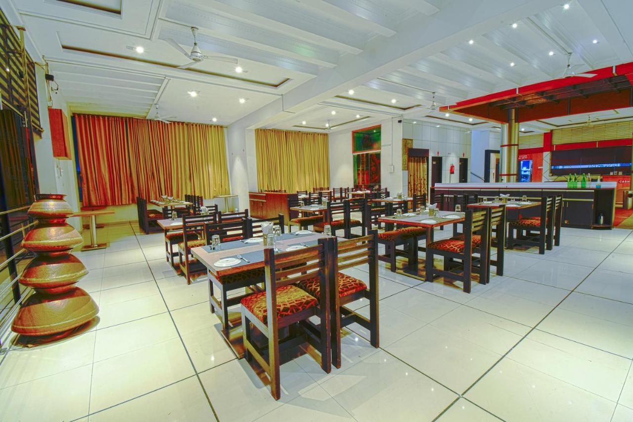 Hotel Radiant Kolhapur Bagian luar foto